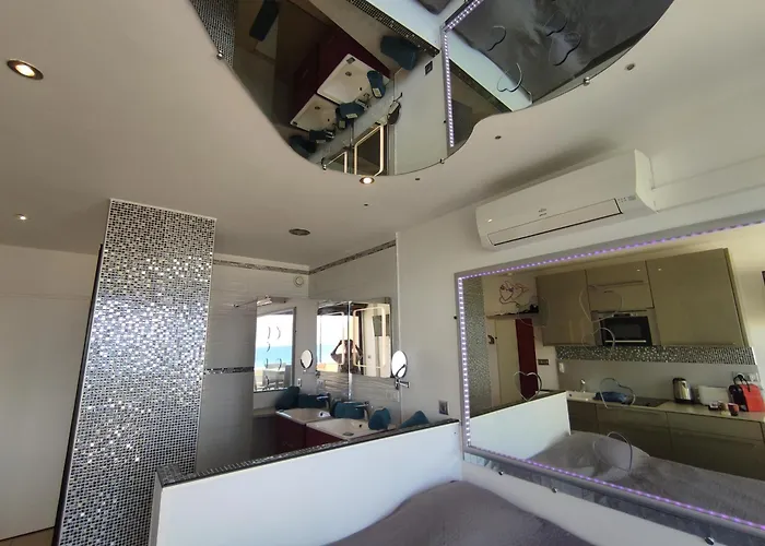 404 Heliopolis Naturiste Агд